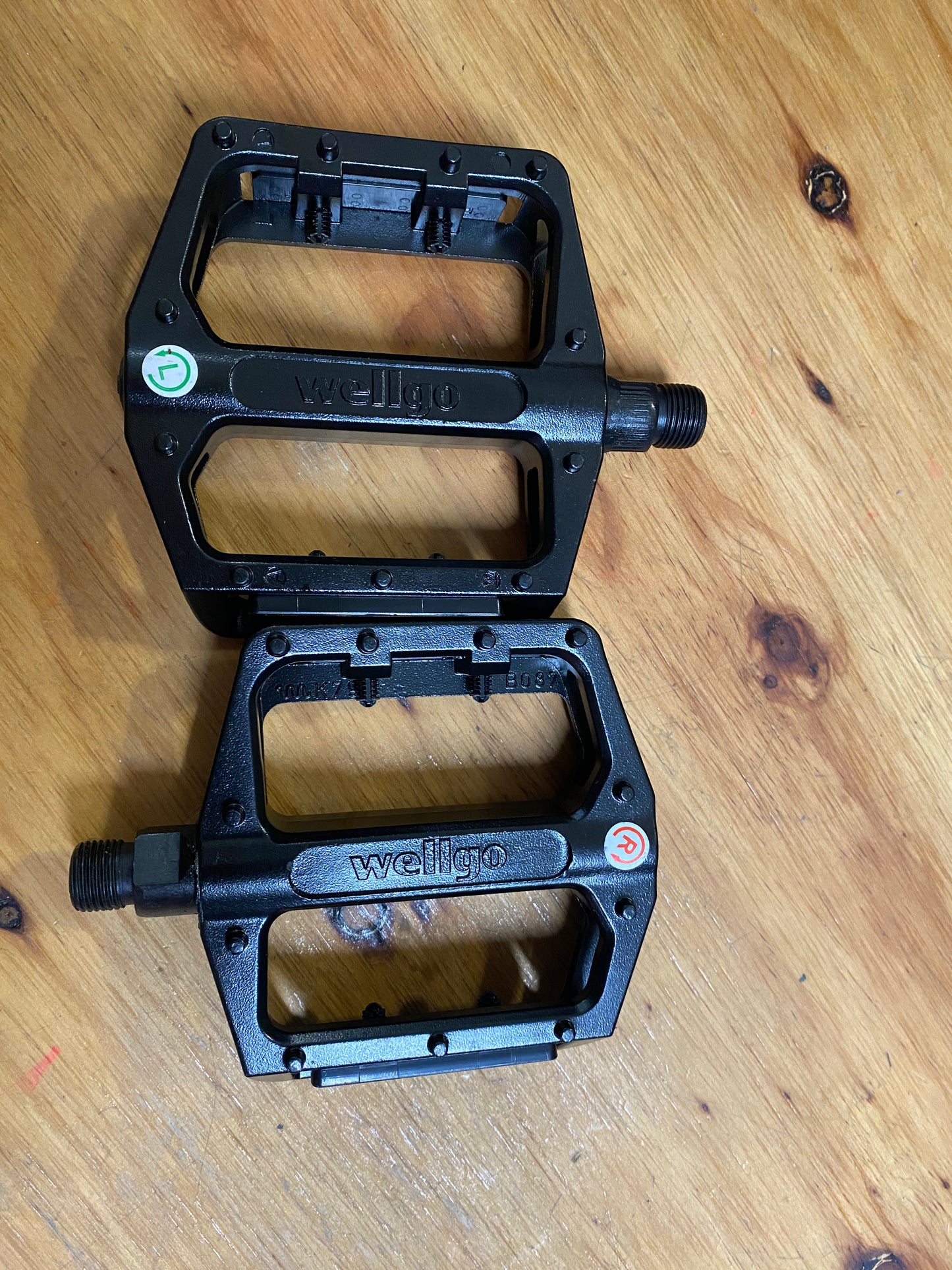 WELLGO BLACK METAL PEDALS